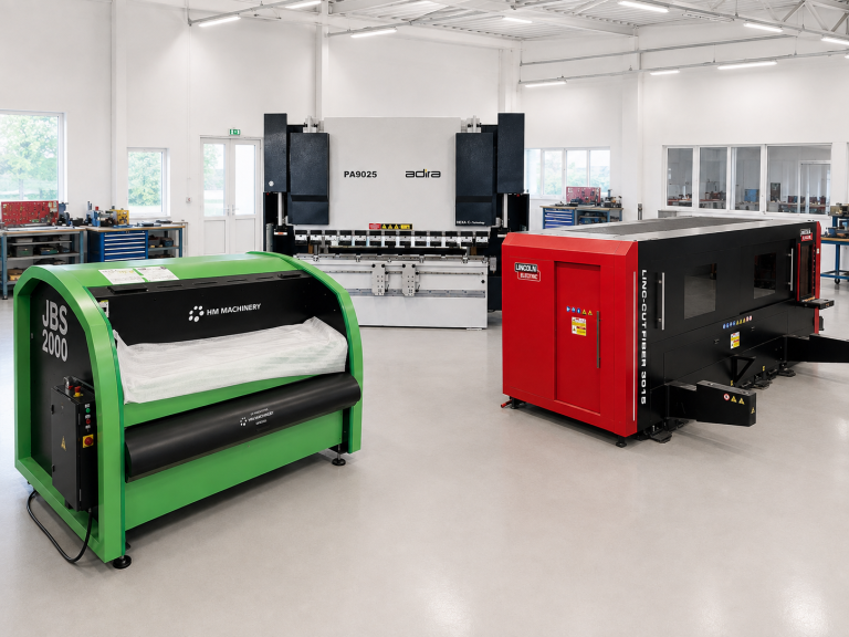 Ny maskinpark hos UMB Mekaniska med JBS 2000, Lincoln Electric LINC-CUT Fiber 3015 och Adira PA9025